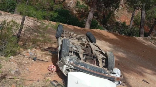 Gazipaşa'da kontrolden çıkan araç 15 metre şarampole yuvarlandı: Ehliyetsiz sürücü yaralı