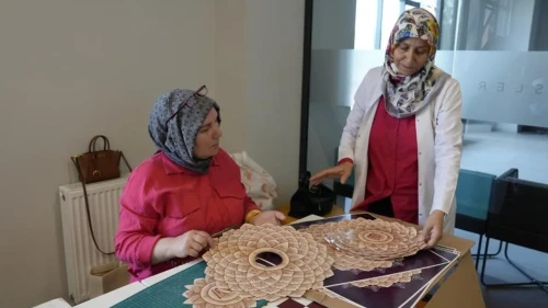 Başiskele'deki BAŞMEK kurslarına kadınlardan yoğun katılım