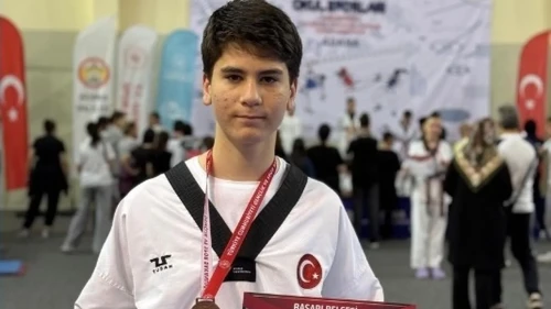 Aydınlı sporcu Kaan Türkmen, Taekwondo Türkiye Şampiyonası'nda üçüncülük kazandı