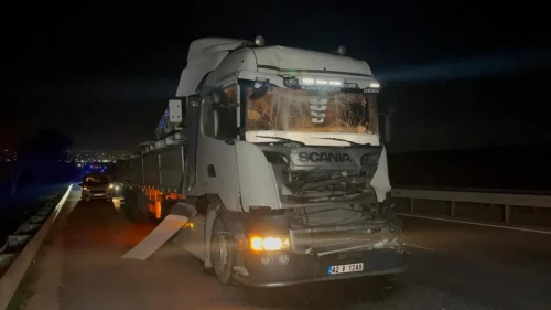 Eskişehir'de tır kazası: Sürücü kabinde sıkıştı, hastaneye kaldırıldı