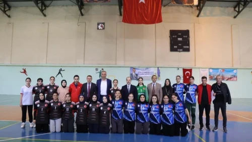 Oltu'da hentbol zamanı: Genç kızlar ve erkeklerde şampiyonlar belli oldu