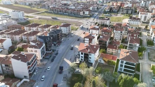 Kaybettiği ağabeyinin oğluna 15 tır ile düğün konvoyu yaptı