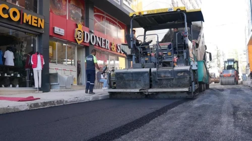 Elazığ'da asfaltlama çalışmaları hızla devam ediyor: Ulaşım altyapısı güçleniyor