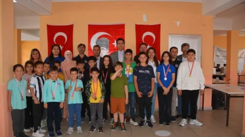 Köyceğiz'de Mavi Yeşil Okullar Projesi kapsamında düzenlenen satranç turnuvası coşku içinde tamamlandı