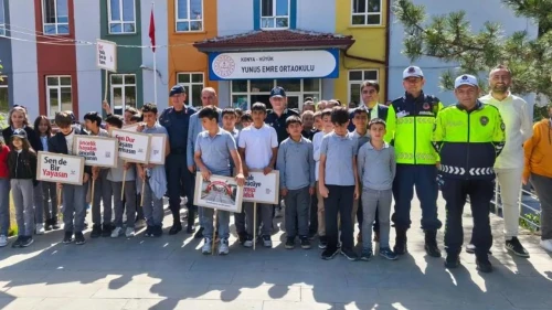 Hüyük'te Karayolu Trafik Haftası'nda öğrencilerden sürücülere çarpıcı uyarılar