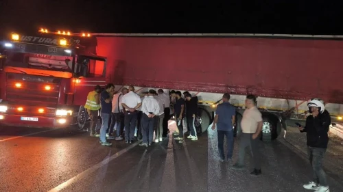 AlanyaGazipaşa yolunda tır şoförü kalp krizi geçirdi