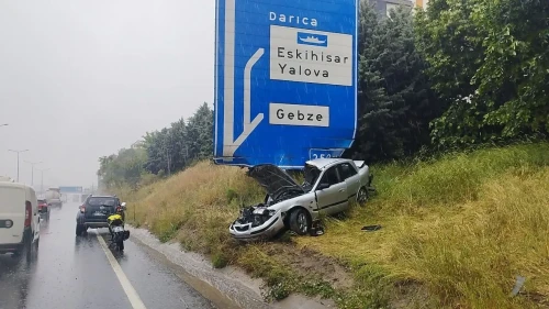 Gebze'de Korkunç Kaza: D-100 TaGebze'de trafik kazası! D-100 karayolu kapandı, yaralı sürücü hastaneye kaldırıldırafikte Felç!