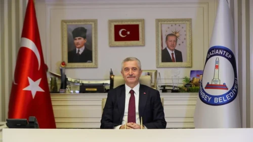 Şahinbey Belediye Başkanı Anneler Günü'nde annelere özel hediyeler dağıtıyor