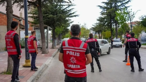 Isparta'da okullarda güvenlik denetimleri: 3 bin kişi sorgulandı, cezai işlemler uygulandı