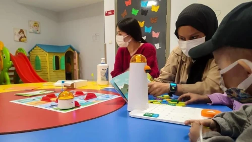 Çocukların yüzünde tebessüm: SUBÜ'den umut atölyesi projesi ile moral dolu bir gün