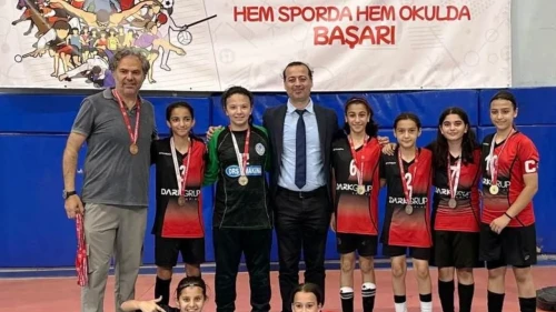 Körfez Petkim Ortaokulu kız futsal şampiyonu oldu