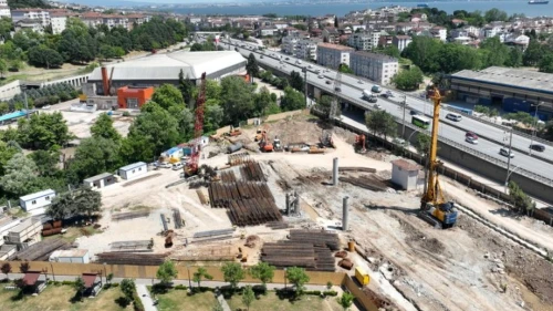 Derince metro istasyonlarında ağaçlar yeni alanlara taşındı
