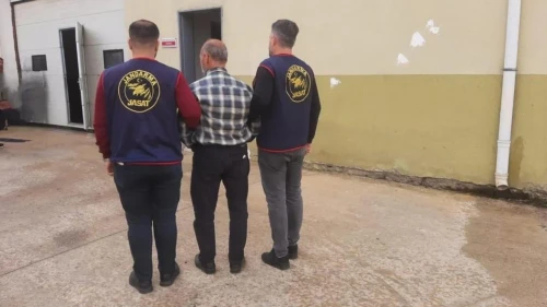Gaziantep'te kasten öldürme suçundan 15 yıl hapis cezasıyla aranan hükümlü jandarmanın operasyonuyla yakalandı