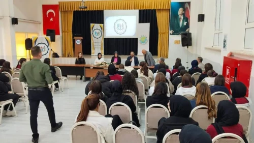 SUBÜ'den lise öğrencilerine kariyer desteği: Ferizli MYO akademisyenleri, Hendek'te lise öğrencileriyle buluştu
