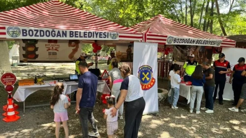 Trafik Haftası'nda Bozdoğan'da güvenlik çağrısı: Jandarma vatandaşları bilgilendiriyor