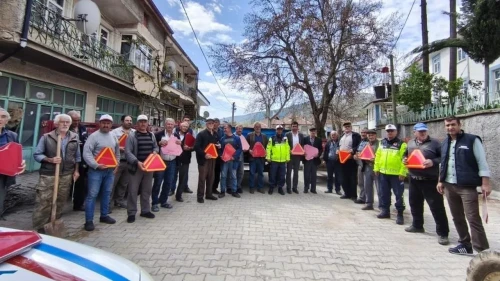Akşehir'de traktör kazalarını önlemek için önemli adım: Reflektör uygulaması hayata geçildi