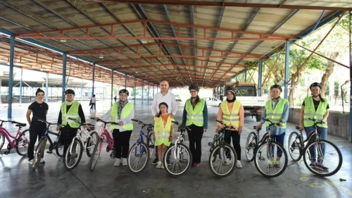 Kepez'de kadınlar hayallerine pedal çevirdi: 1860 yaş arası kadınlara bisiklet eğitimi