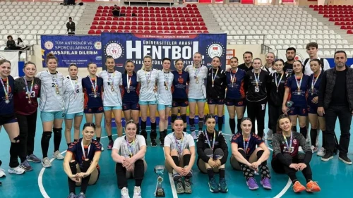 Anadolu Üniversitesi Kadın Hentbol Takımı, dördüncü kez namağlup şampiyon