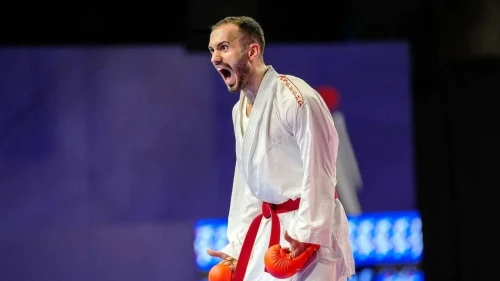 Enes Bulut, Kazakistan'daki karate turnuvasında altın madalyanın sahibi oldu