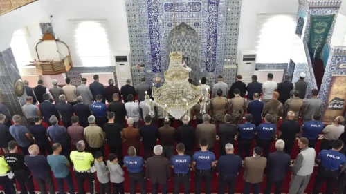 Adıyaman'da şehit polisler için mevlit: Camiler dolup taştı