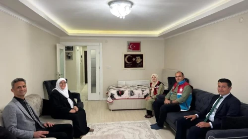 Çaycuma Kaymakamı Adem Kaya, Anneler Günü'nde şehit annelerini ziyaret etti