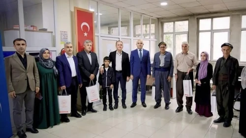 Bakanlık'tan hayatları kolaylaştıracak adım: Şemdinli'de görme engelli gazilere akıllı baston desteği