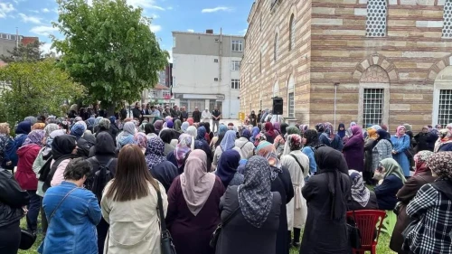 Hayrabolu'da duygusal hac uğurlaması: 23 hacı adayı kutsal topraklara dualarla yola çıktı