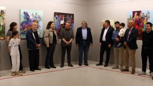 Anadolu kadınları resimlerle yaşam buldu: Nurgül Ferahoğlu'nun 10. Sergisi SANKO Sanat Galerisi'nde