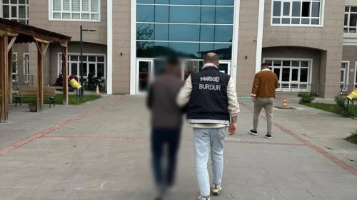 Burdur'da uyuşturucu operasyonu: 5 bin 900 kullanımlık sentetik kannabinoid ele geçirildi, şüpheli tutuklandı
