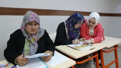70 yaşında okuma yazma öğreniyor: Havva İbrahimoğlu'nun azmi herkese ilham kaynağı oluyor