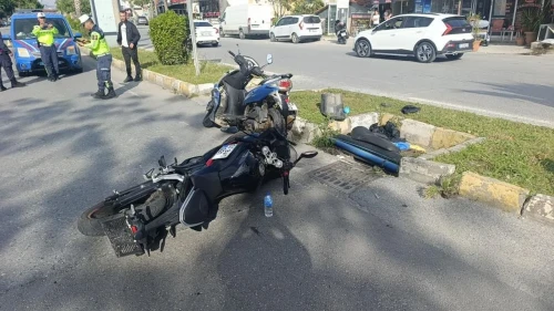 Antalya Manavgat'ta motosiklet kazası: Yaya geçidinde dönmeye çalışırken kaza yaptı