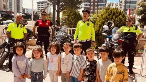 Niğde'deki miniklere trafik bilinci aşılandı: Eğitimler okullarda yapıldı