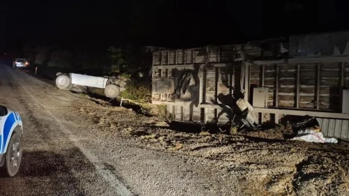 Adıyaman-Malatya karayolunda feci kaza: Tır devrildi, sürücü ağır yaralı