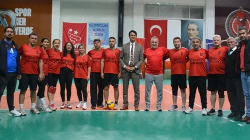 Köyceğiz'de yöneticiler sporla buluştu: Voleybolda Köyceğiz, dartta seydikemer galip