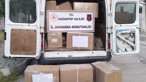 Gaziantep'te sahte ürün operasyonu: 2 milyon TL değerinde sahte ayakkabı ve eşarp ele geçirildi