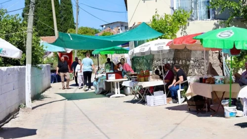 Didim Akköy Pazarı açıldı: Yerli üreticiler taze ürünlerini sergiliyor