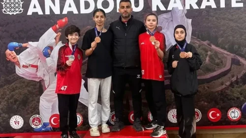 Körfez Gençlerbirliği'nden 11 madalya: Anadolu Karate Ligi'nde büyük başarı