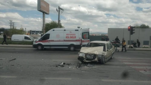 Otomobillerin çarpıştığı kazada 4 kişi yaralandı