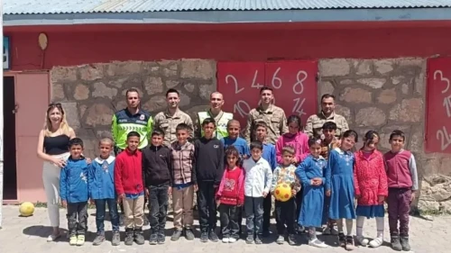 Diyadin'de öğrenciler güvenlik bilincini artırmak için jandarma seminerine katıldı
