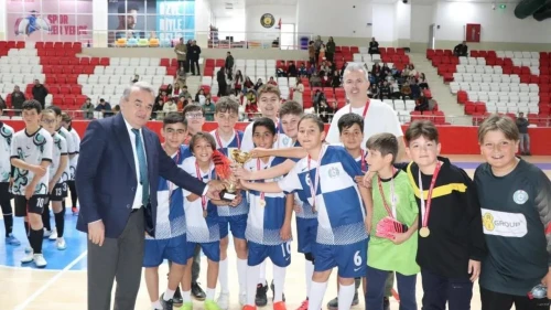 Bozüyük'te okul sporları futsal finali: Mehmet akif ersoy ortaokulu şampiyon oldu