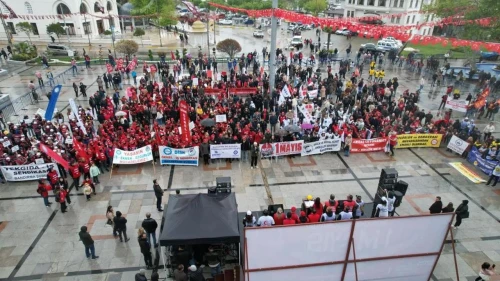 Bandırma'da 1 Mayıs kutlandı: "1 Mayıs işçi bayramı" dolayısıyla yürüyüş ve kutlama programı yapıldı