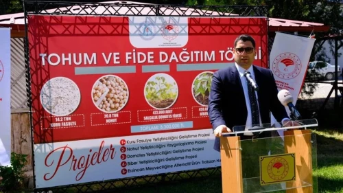 Erzincan'da Dünya Çiftçiler Günü’nde 473 bin domates fidesi dağıtıldı