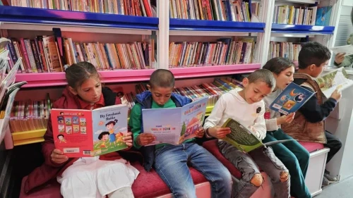 Tutak'ta gezici kütüphane ile öğrenciler kitaplarla buluştu