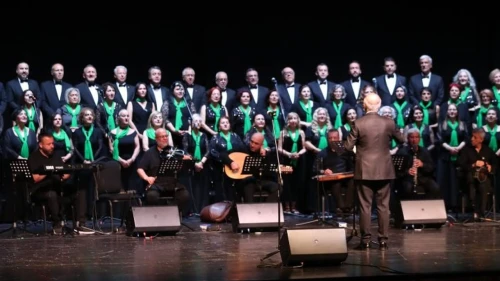 İzmit Belediyesi Türk Sanat Müziği korosu coşturdu