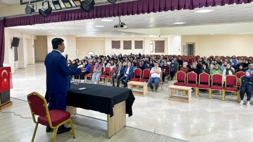 SUBÜ Rektörü Sarıbıyık, liseli öğrencilerle buluştu: Kariyer için doğru programlama şart