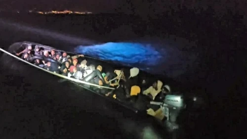 Didim'de göçmen kurtarma operasyonu: 40 kişi sağlıkla karaya çıktı