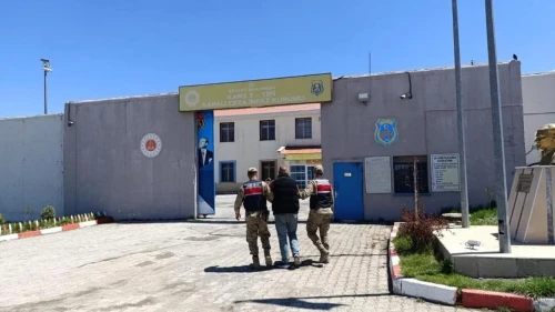 Kars'ta hırsızlık suçundan aranıyordu, jandarma tarafından yakalandı