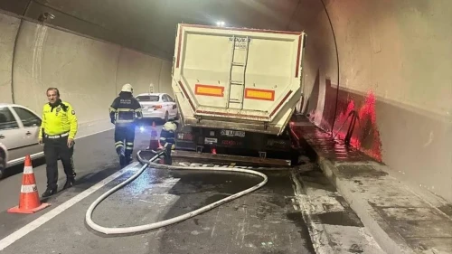 Osmangazi Tünelinde korku dolu anlar: Bilecik'te lastiği yanan tır korkuttu