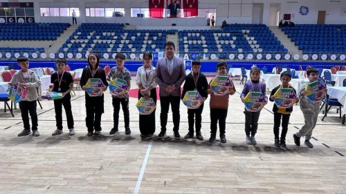 Hakkari'de zeka zaferi: Akıl Oyunları Turnuvası'nda şampiyonlar belirlendi