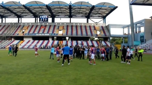 Safranboluspor ve Eskipazar Belediyespor maçında saha karıştı